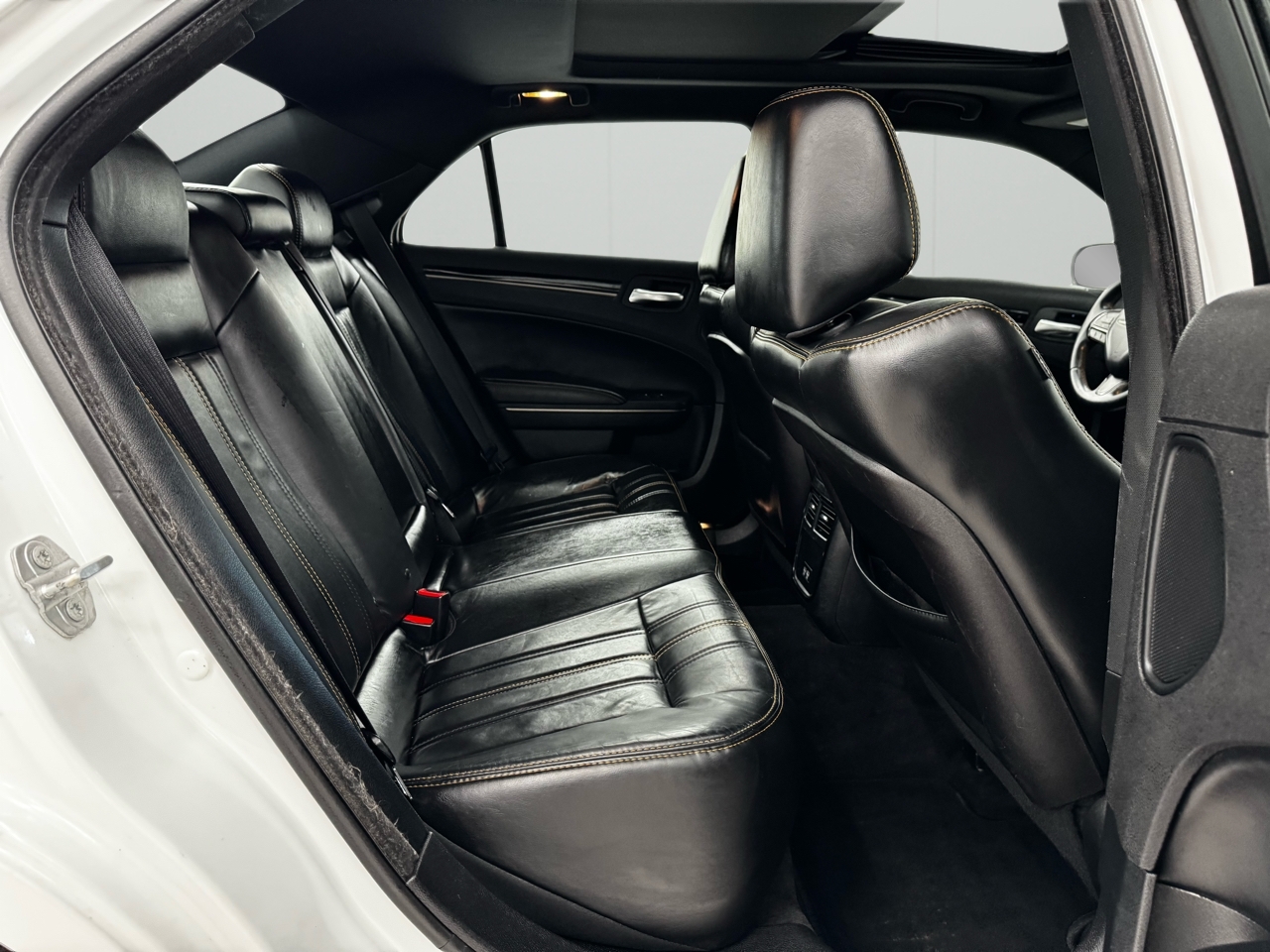 Chrysler 300 4dr Sdn 300S Alloy Edition RWD 2016