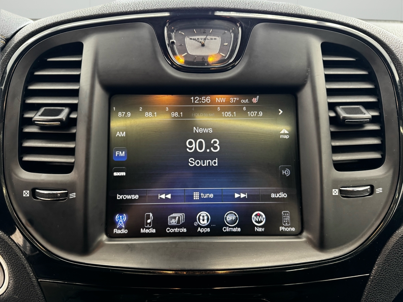 Chrysler 300 4dr Sdn 300S Alloy Edition RWD 2016