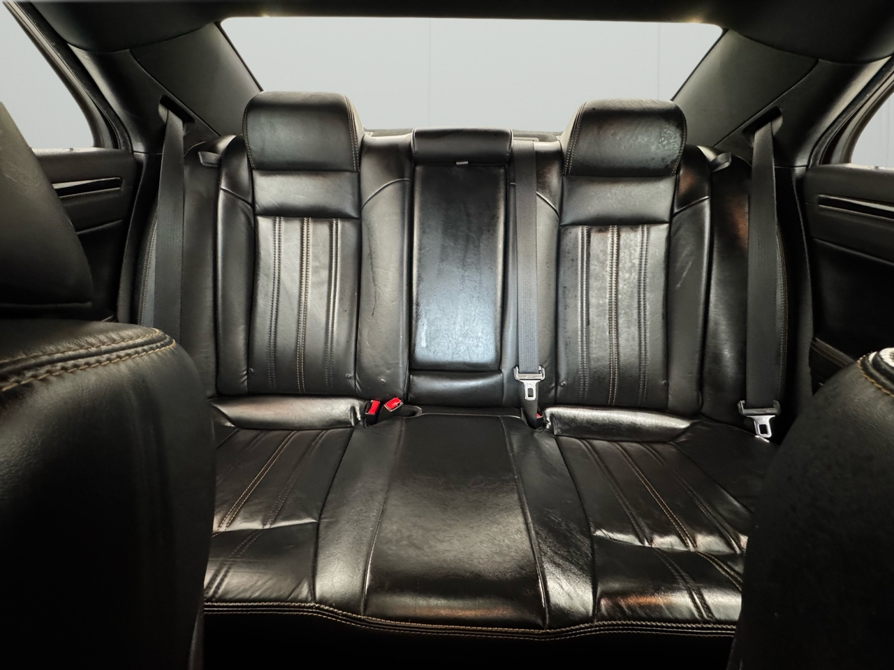 Chrysler 300 4dr Sdn 300S Alloy Edition RWD 2016