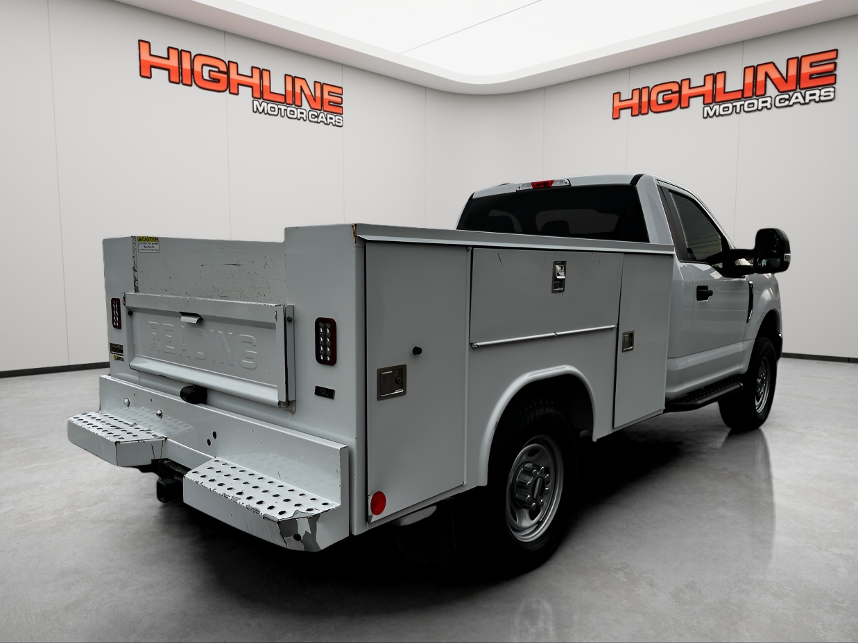Ford Super Duty F-350 SRW XLT 4WD Reg Cab 8' Box 2022