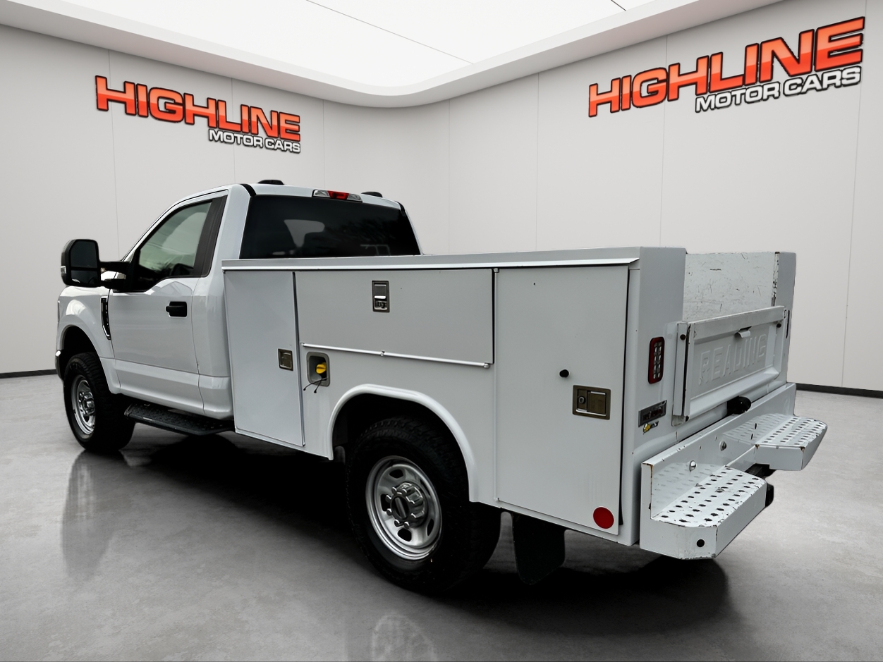 Ford Super Duty F-350 SRW XLT 4WD Reg Cab 8' Box 2022
