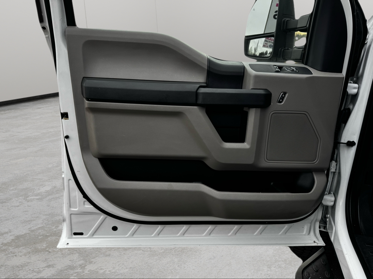 Ford Super Duty F-350 SRW XLT 4WD Reg Cab 8' Box 2022