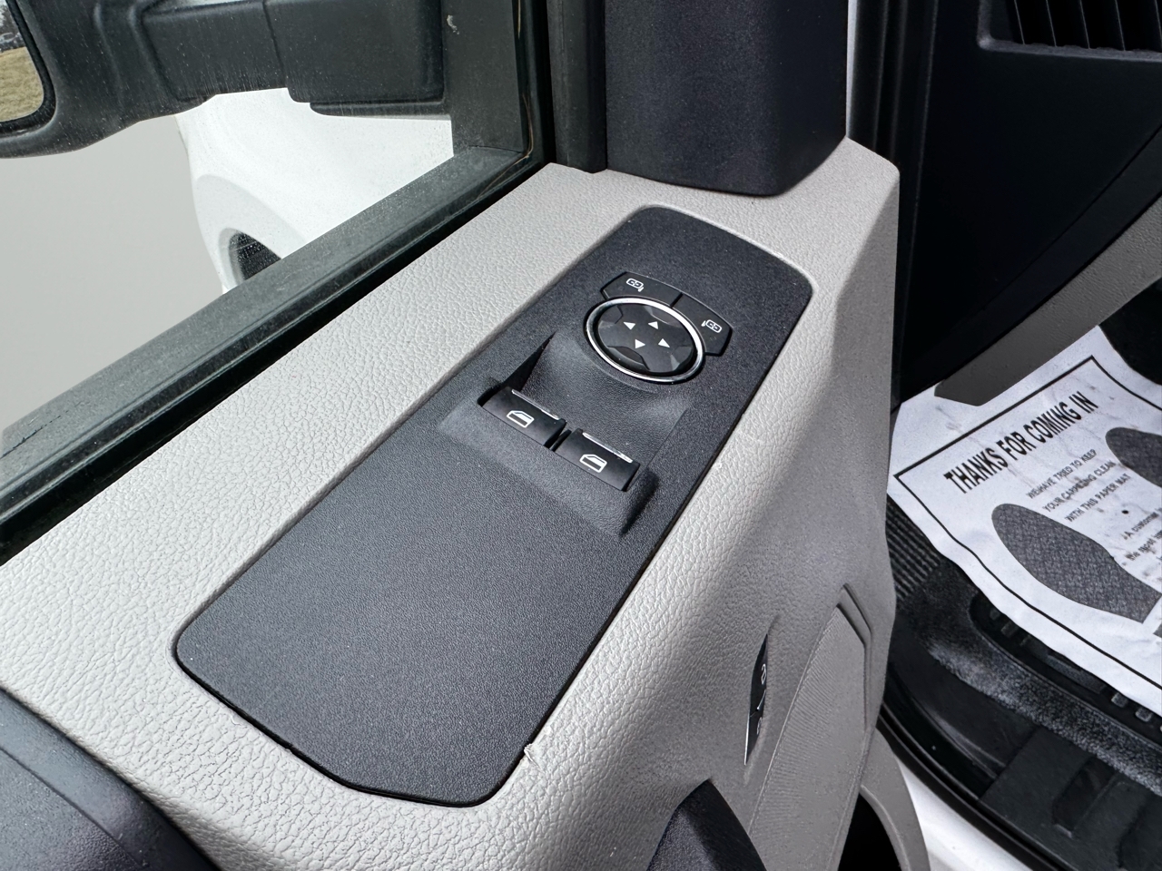 Ford Super Duty F-350 SRW XLT 4WD Reg Cab 8' Box 2022