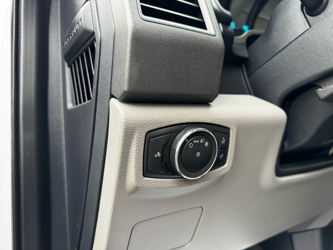 Ford Super Duty F-350 SRW XLT 4WD Reg Cab 8' Box 2022