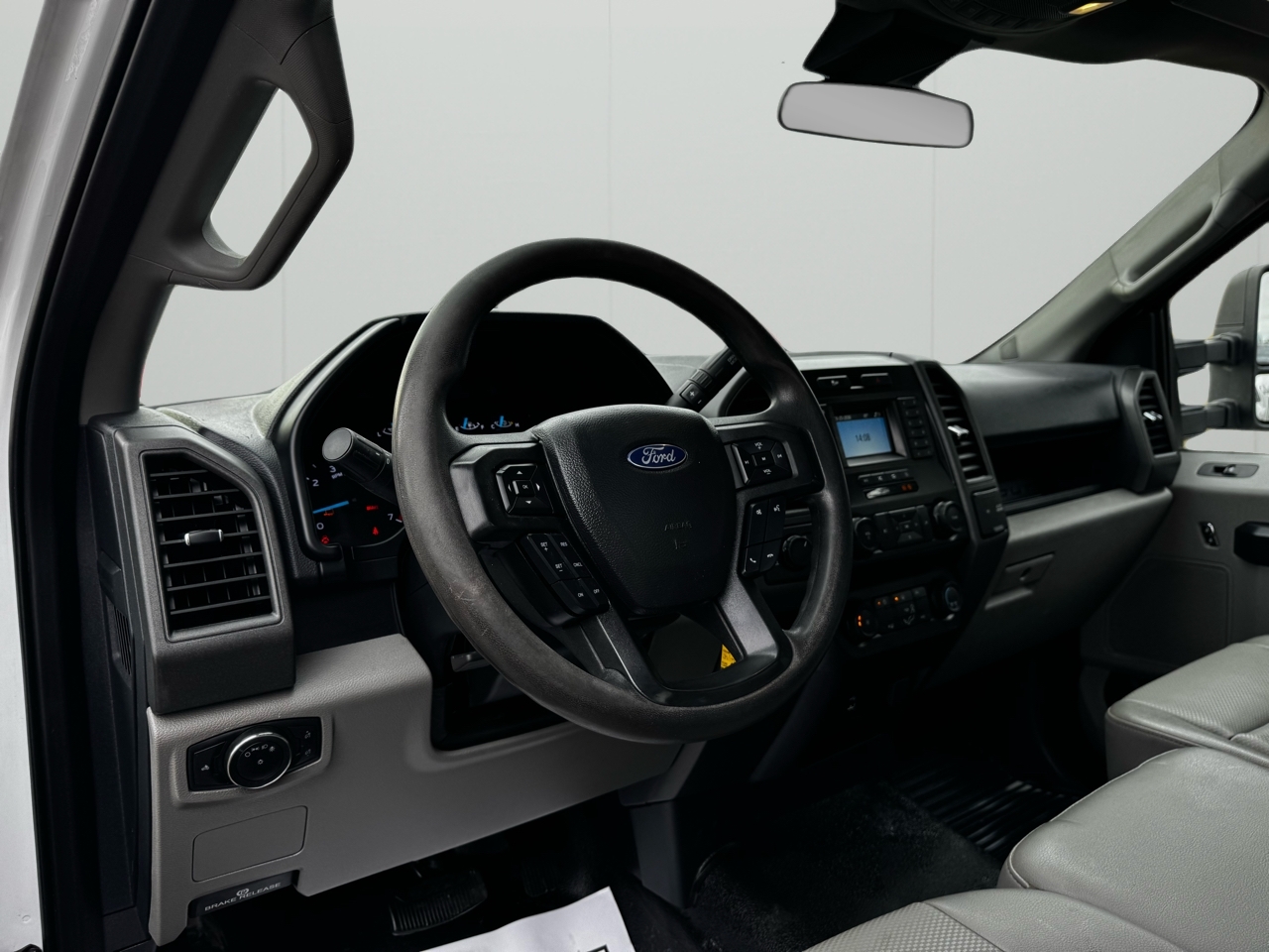 Ford Super Duty F-350 SRW XLT 4WD Reg Cab 8' Box 2022