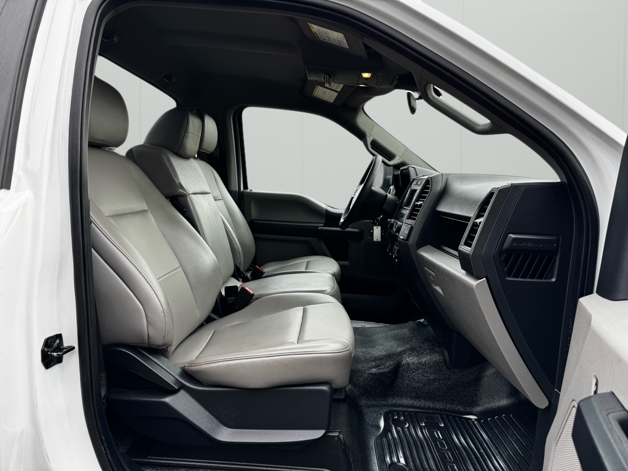 Ford Super Duty F-350 SRW XLT 4WD Reg Cab 8' Box 2022