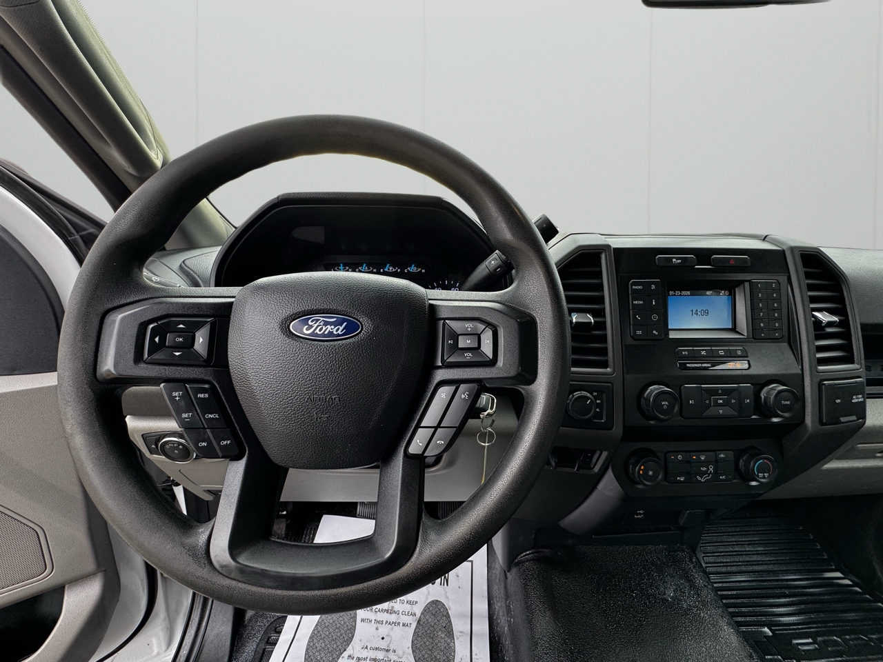 Ford Super Duty F-350 SRW XLT 4WD Reg Cab 8' Box 2022