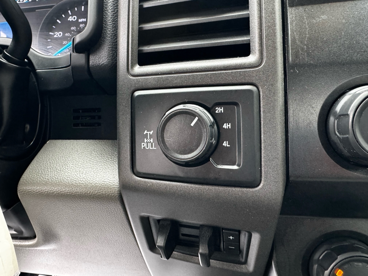 Ford Super Duty F-350 SRW XLT 4WD Reg Cab 8' Box 2022