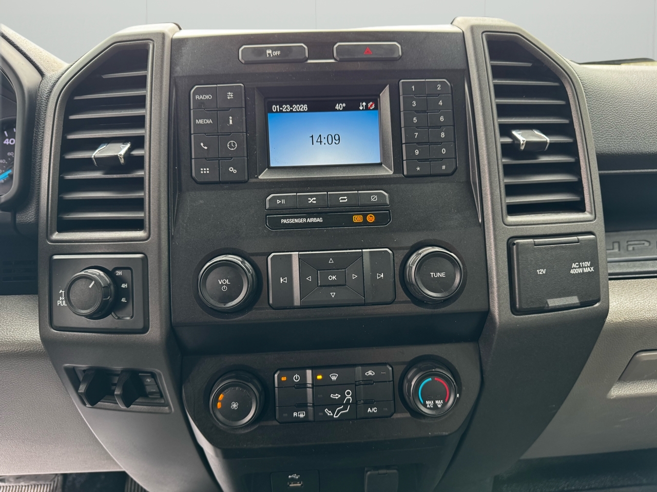 Ford Super Duty F-350 SRW XLT 4WD Reg Cab 8' Box 2022