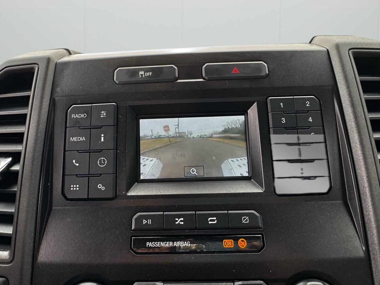 Ford Super Duty F-350 SRW XLT 4WD Reg Cab 8' Box 2022