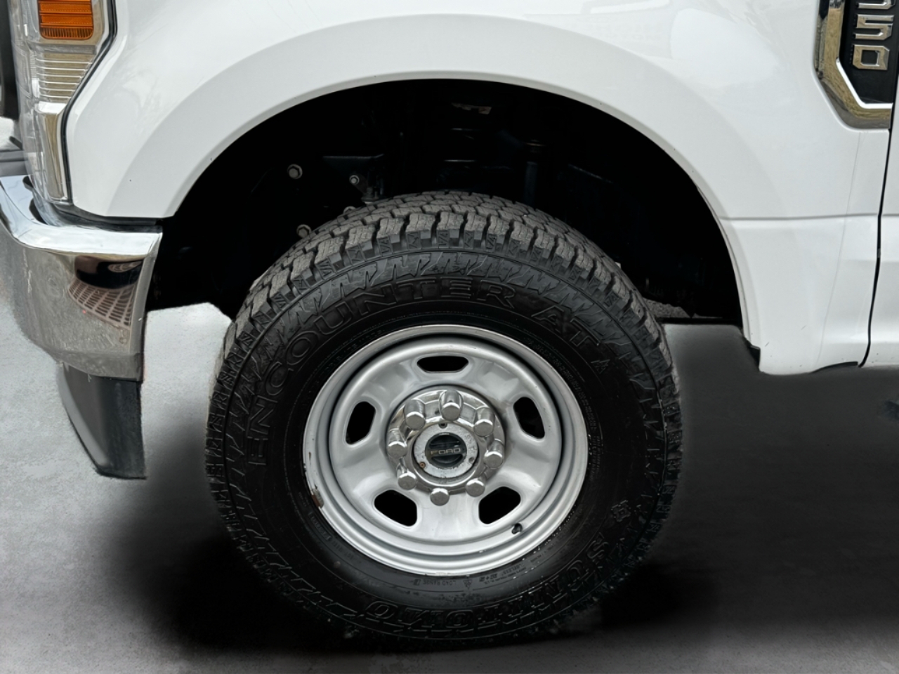 Ford Super Duty F-350 SRW XLT 4WD Reg Cab 8' Box 2022