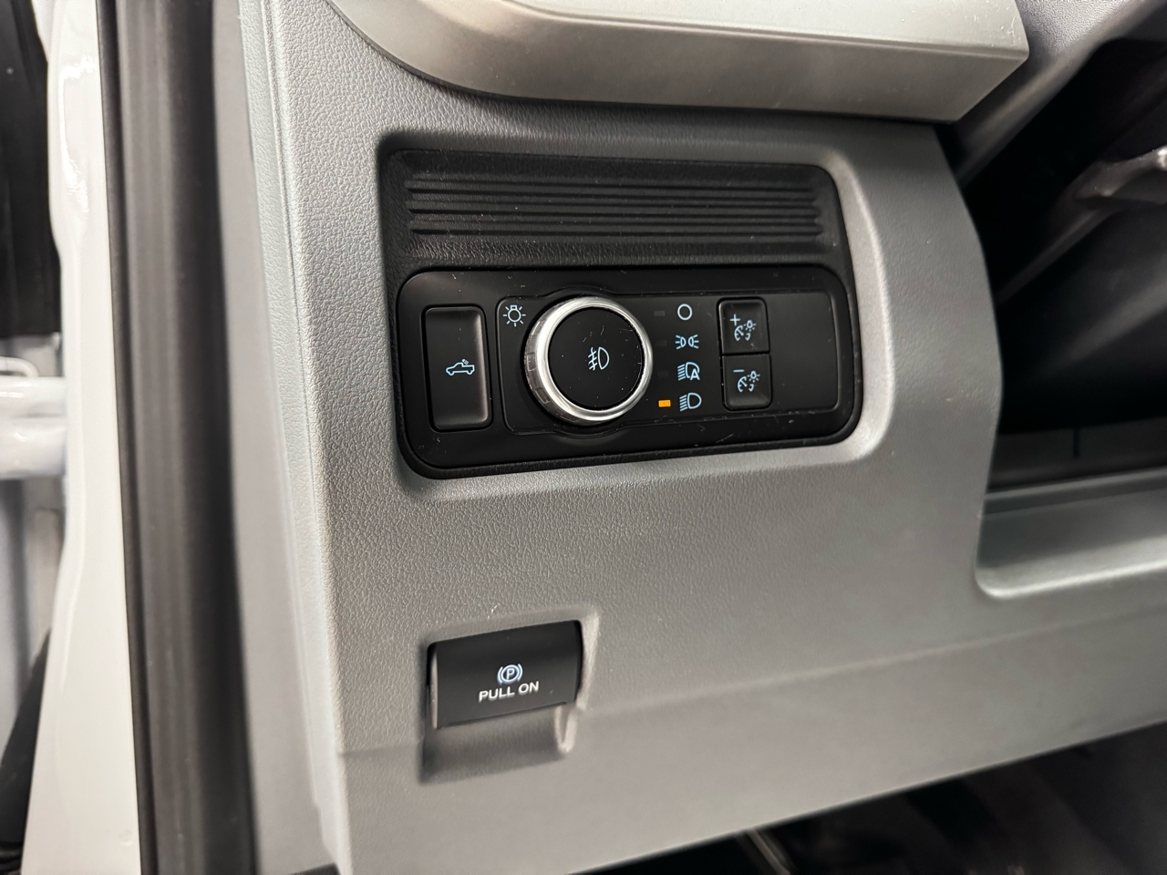 Ford Super Duty F-250 SRW XL 2WD Reg Cab 8' Box 2023