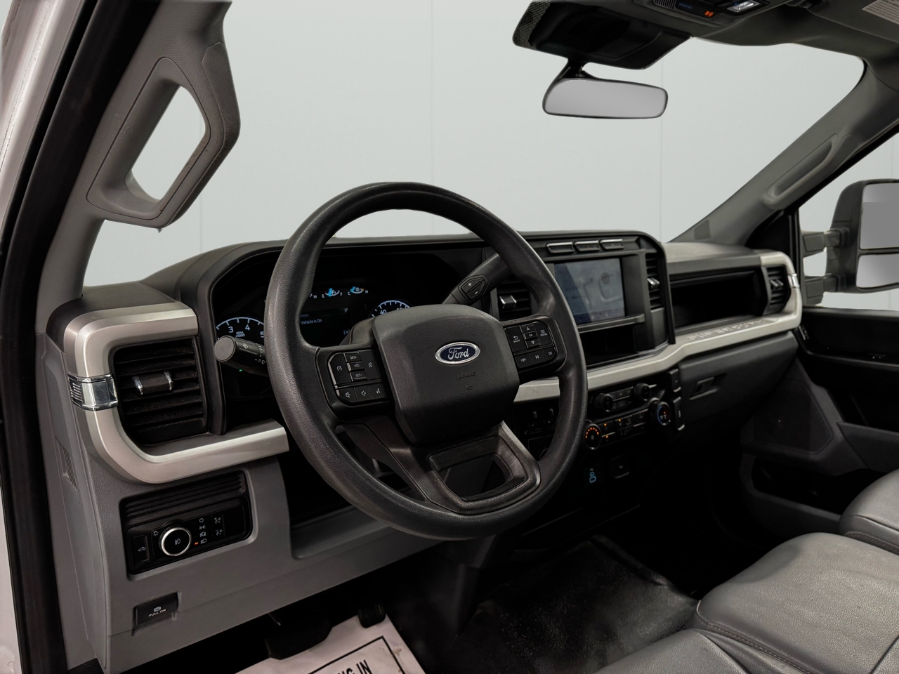 Ford Super Duty F-250 SRW XL 2WD Reg Cab 8' Box 2023