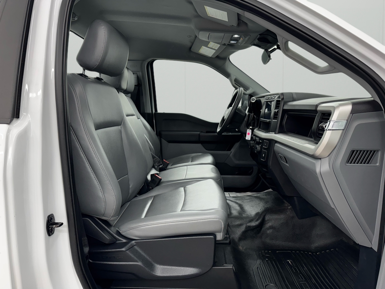 Ford Super Duty F-250 SRW XL 2WD Reg Cab 8' Box 2023