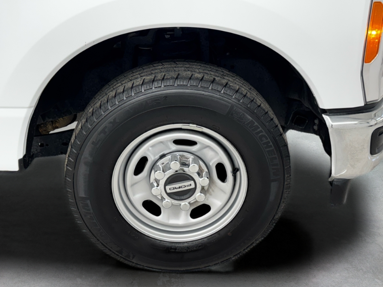 Ford Super Duty F-250 SRW XL 2WD Reg Cab 8' Box 2023