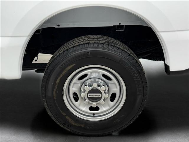 Ford Super Duty F-250 SRW XL 2WD Reg Cab 8' Box 2023