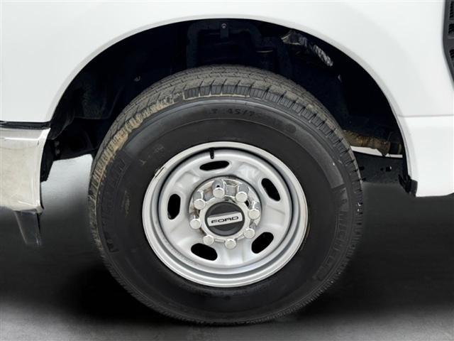 Ford Super Duty F-250 SRW XL 2WD Reg Cab 8' Box 2023