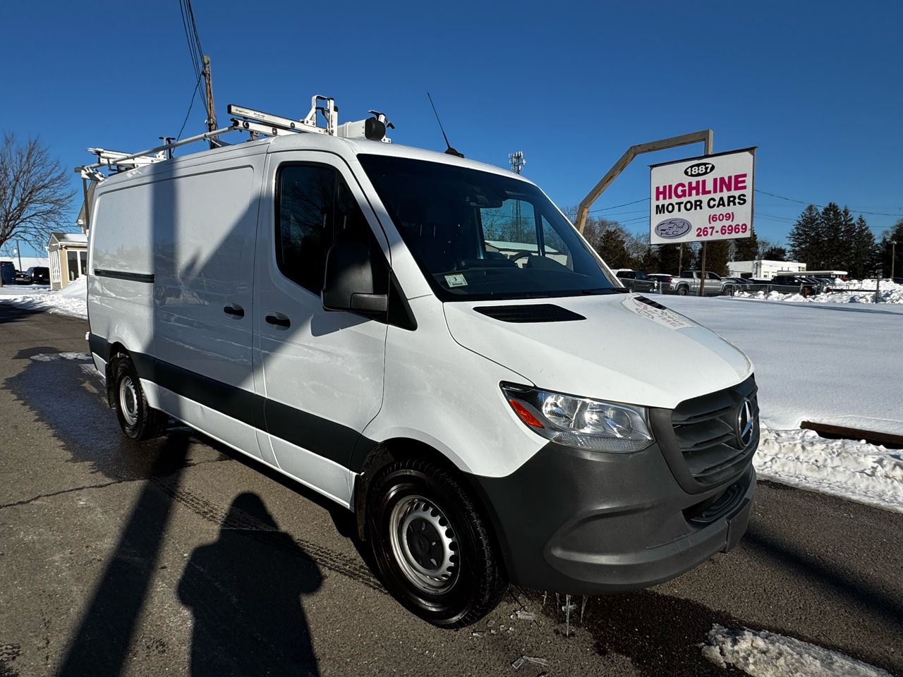 Mercedes-Benz Sprinter Cargo Van 1500 Standard Roof I4 144" RWD 2021