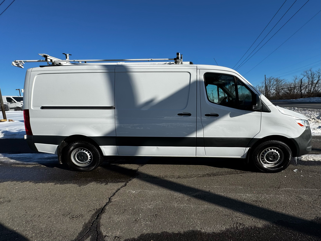 Mercedes-Benz Sprinter Cargo Van 1500 Standard Roof I4 144" RWD 2021