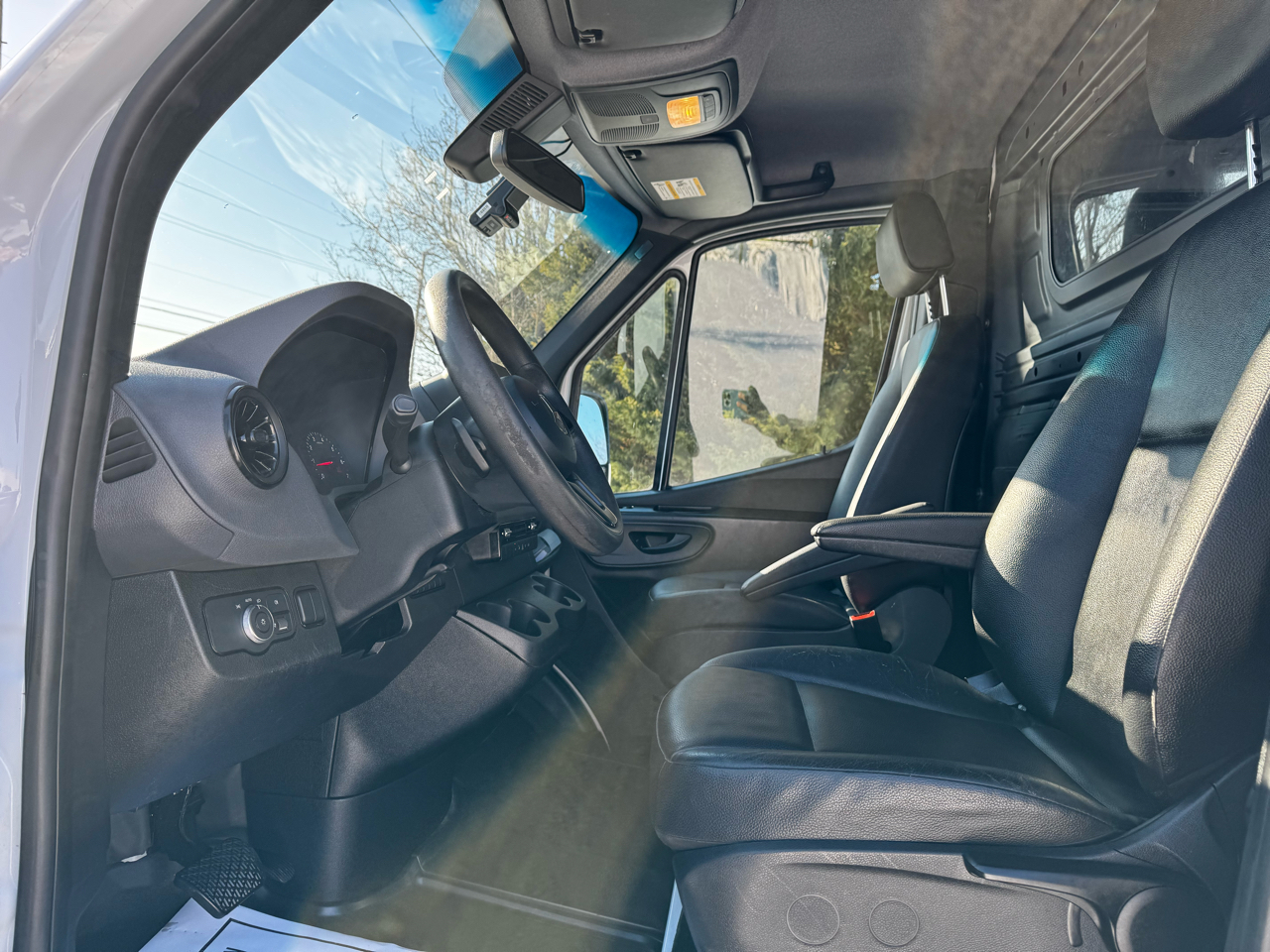 Mercedes-Benz Sprinter Cargo Van 1500 Standard Roof I4 144" RWD 2021