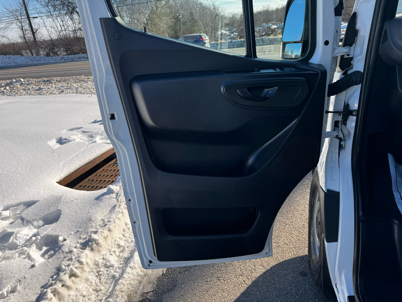 Mercedes-Benz Sprinter Cargo Van 1500 Standard Roof I4 144" RWD 2021