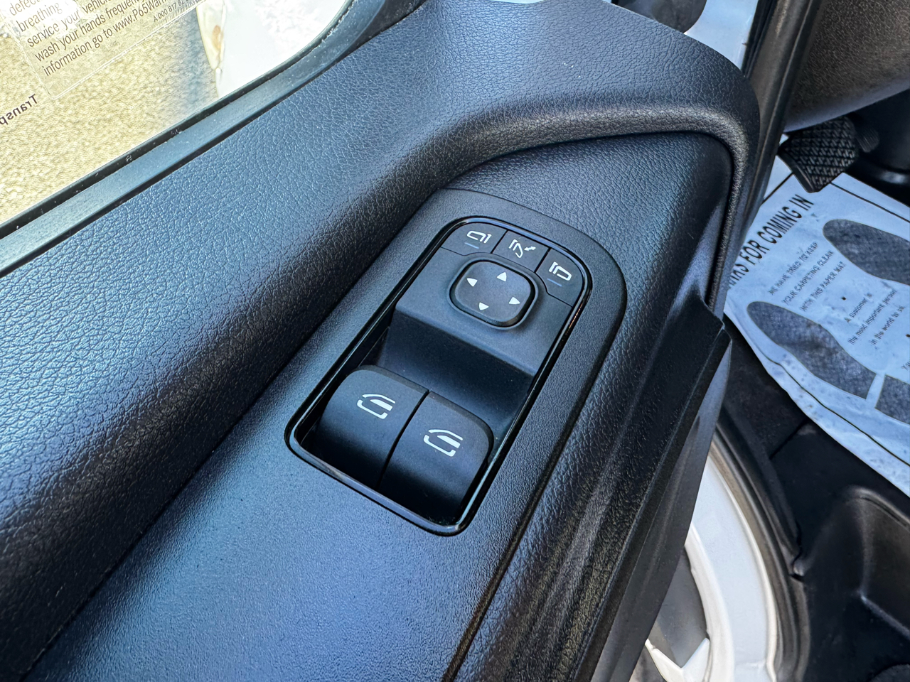 Mercedes-Benz Sprinter Cargo Van 1500 Standard Roof I4 144" RWD 2021