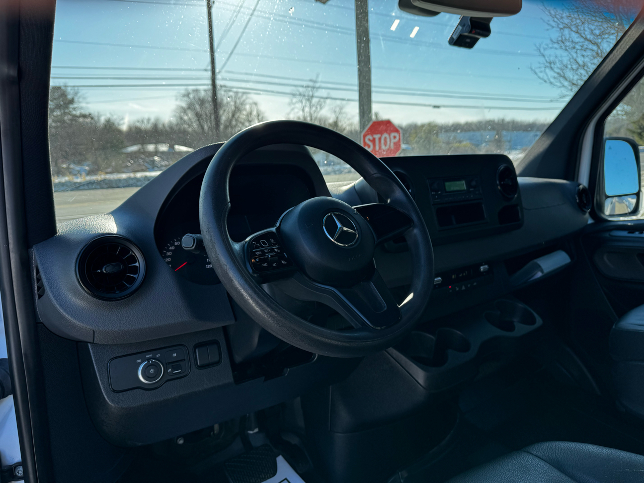 Mercedes-Benz Sprinter Cargo Van 1500 Standard Roof I4 144" RWD 2021