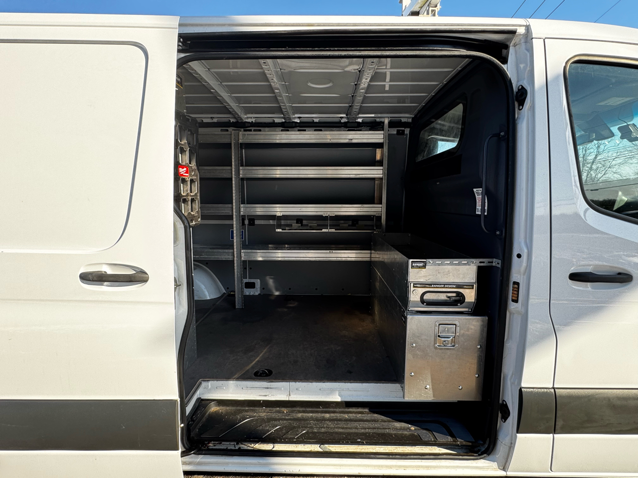 Mercedes-Benz Sprinter Cargo Van 1500 Standard Roof I4 144" RWD 2021