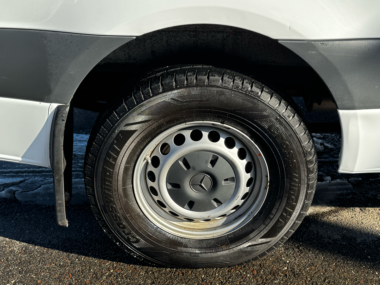 Mercedes-Benz Sprinter Cargo Van 1500 Standard Roof I4 144" RWD 2021