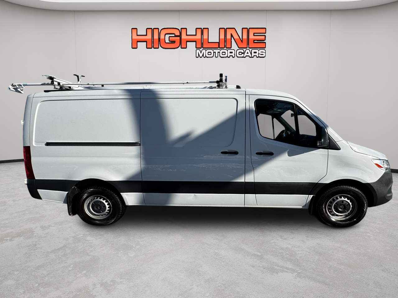 Mercedes-Benz Sprinter Cargo Van 1500 Standard Roof I4 144" RWD 2021