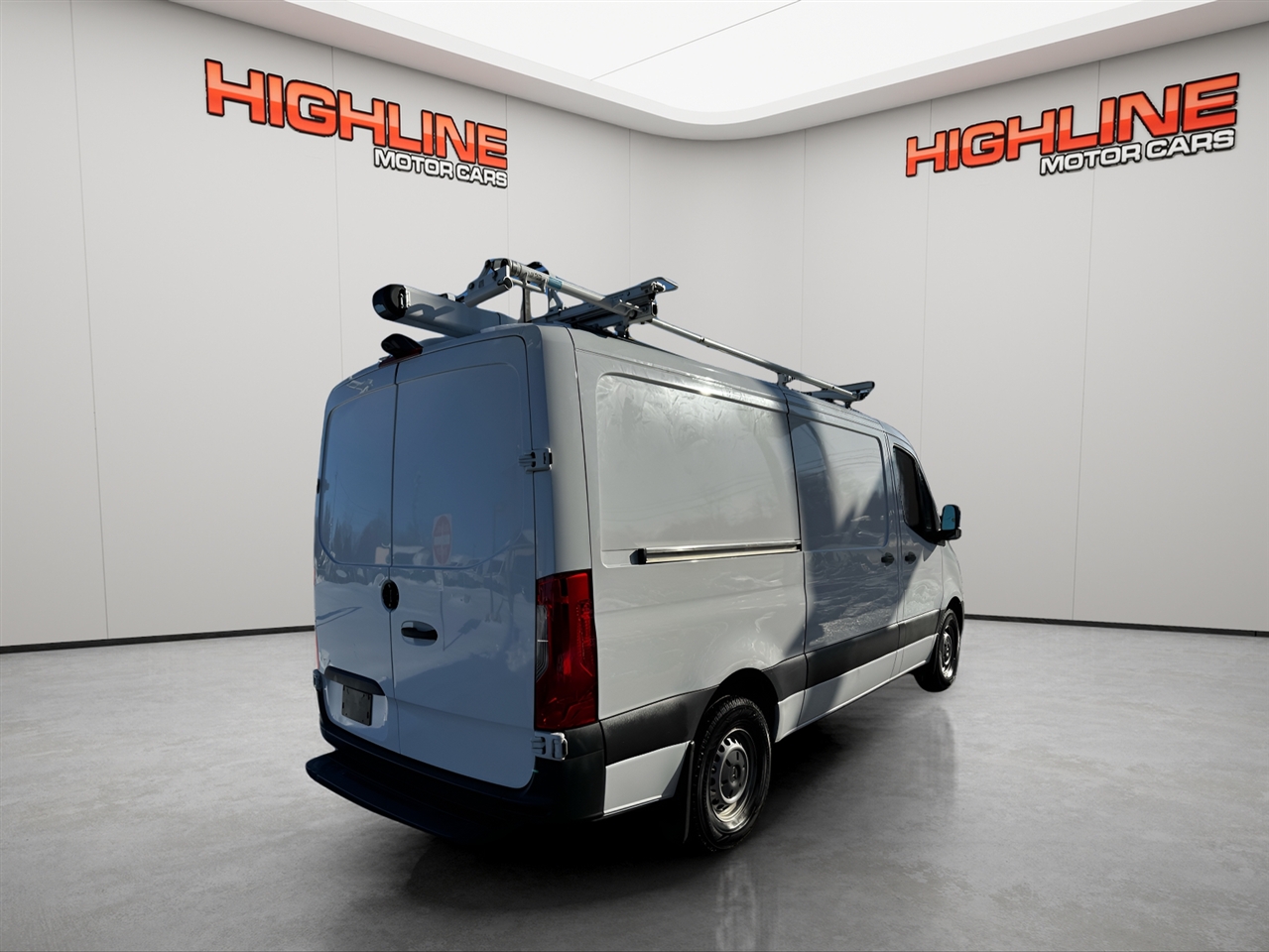 Mercedes-Benz Sprinter Cargo Van 1500 Standard Roof I4 144" RWD 2021