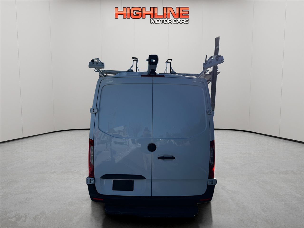 Mercedes-Benz Sprinter Cargo Van 1500 Standard Roof I4 144" RWD 2021