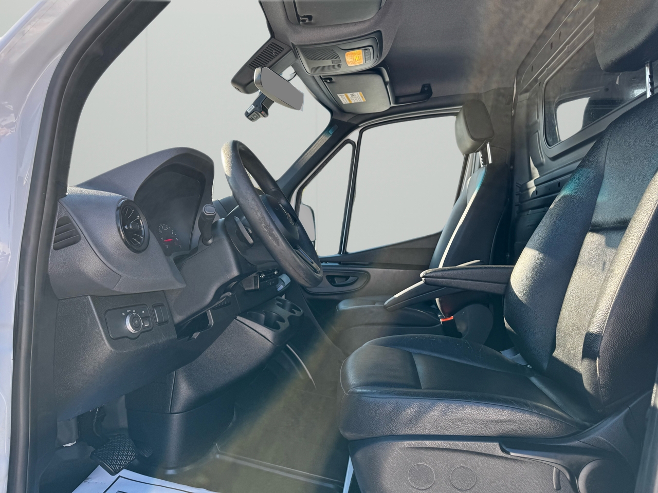 Mercedes-Benz Sprinter Cargo Van 1500 Standard Roof I4 144" RWD 2021