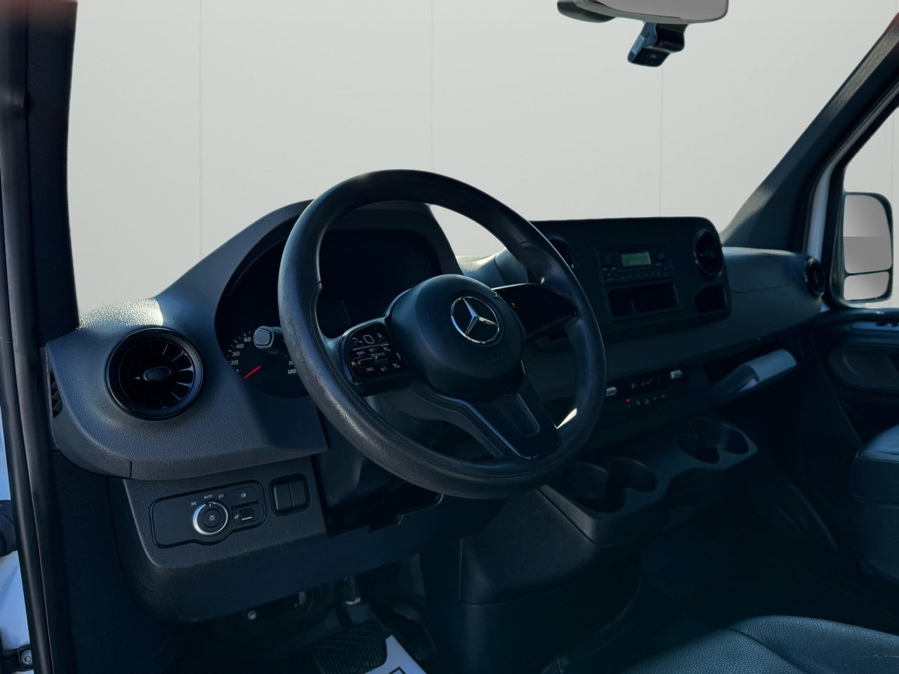 Mercedes-Benz Sprinter Cargo Van 1500 Standard Roof I4 144" RWD 2021