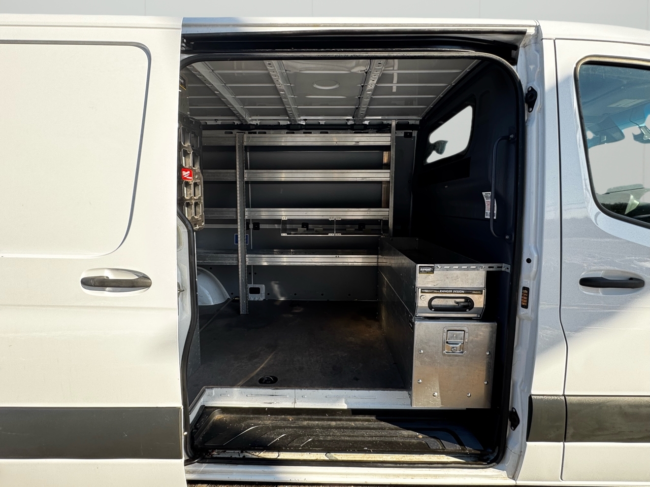Mercedes-Benz Sprinter Cargo Van 1500 Standard Roof I4 144" RWD 2021