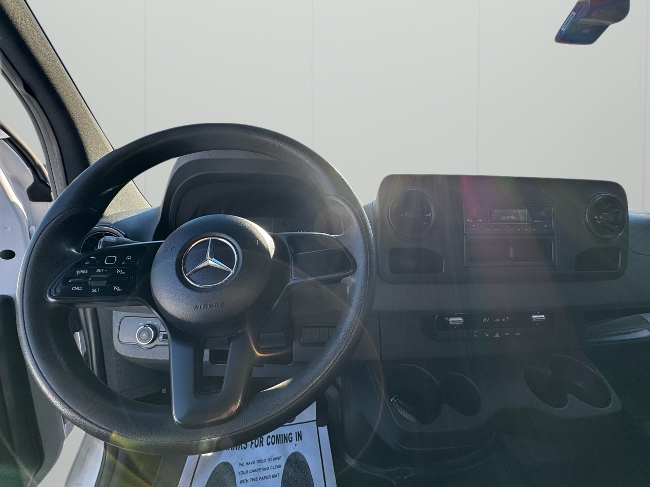 Mercedes-Benz Sprinter Cargo Van 1500 Standard Roof I4 144" RWD 2021