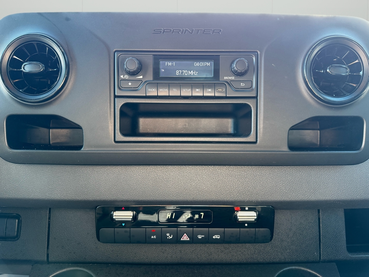 Mercedes-Benz Sprinter Cargo Van 1500 Standard Roof I4 144" RWD 2021