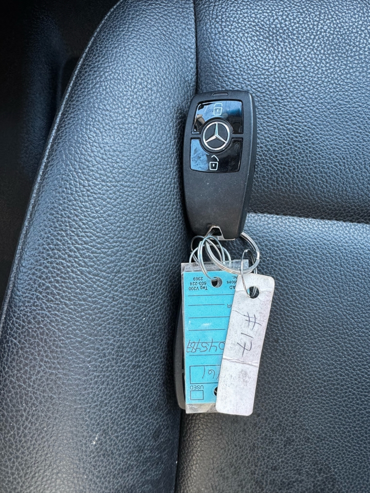 Mercedes-Benz Sprinter Cargo Van 1500 Standard Roof I4 144" RWD 2021