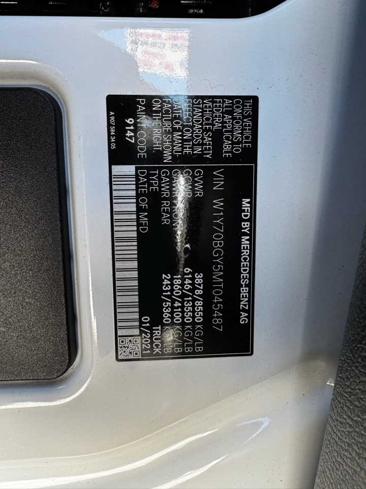 Mercedes-Benz Sprinter Cargo Van 1500 Standard Roof I4 144" RWD 2021