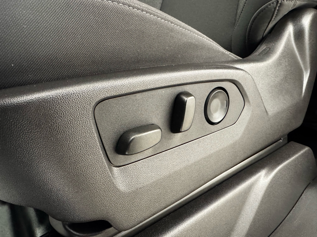 Chevrolet Silverado 3500HD CC 4WD Reg Cab 146" WB, 60" CA Work Truck 2025