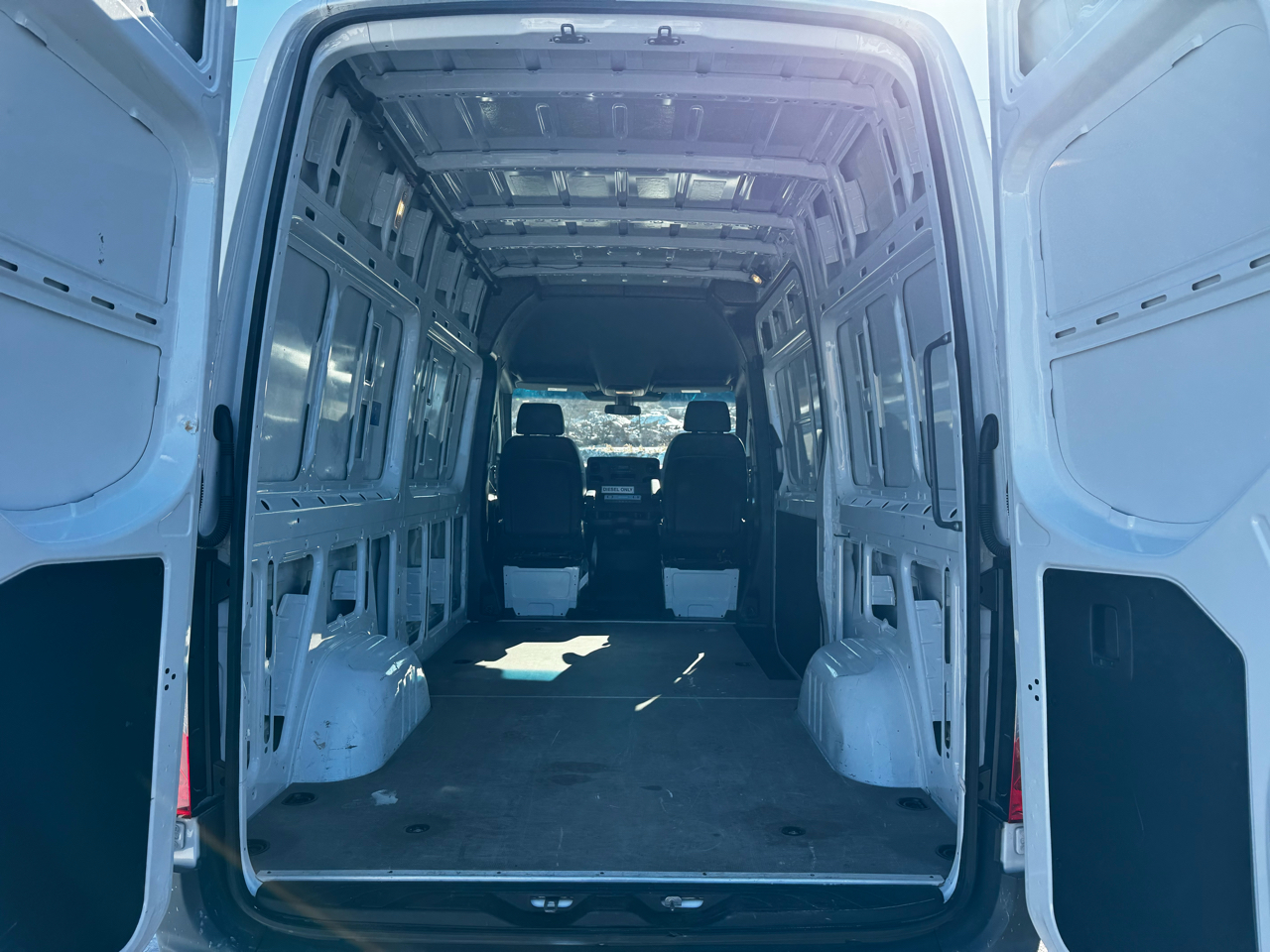 Mercedes-Benz Sprinter Cargo Van 2500 Standard Roof I4 Diesel 144" RWD 2025