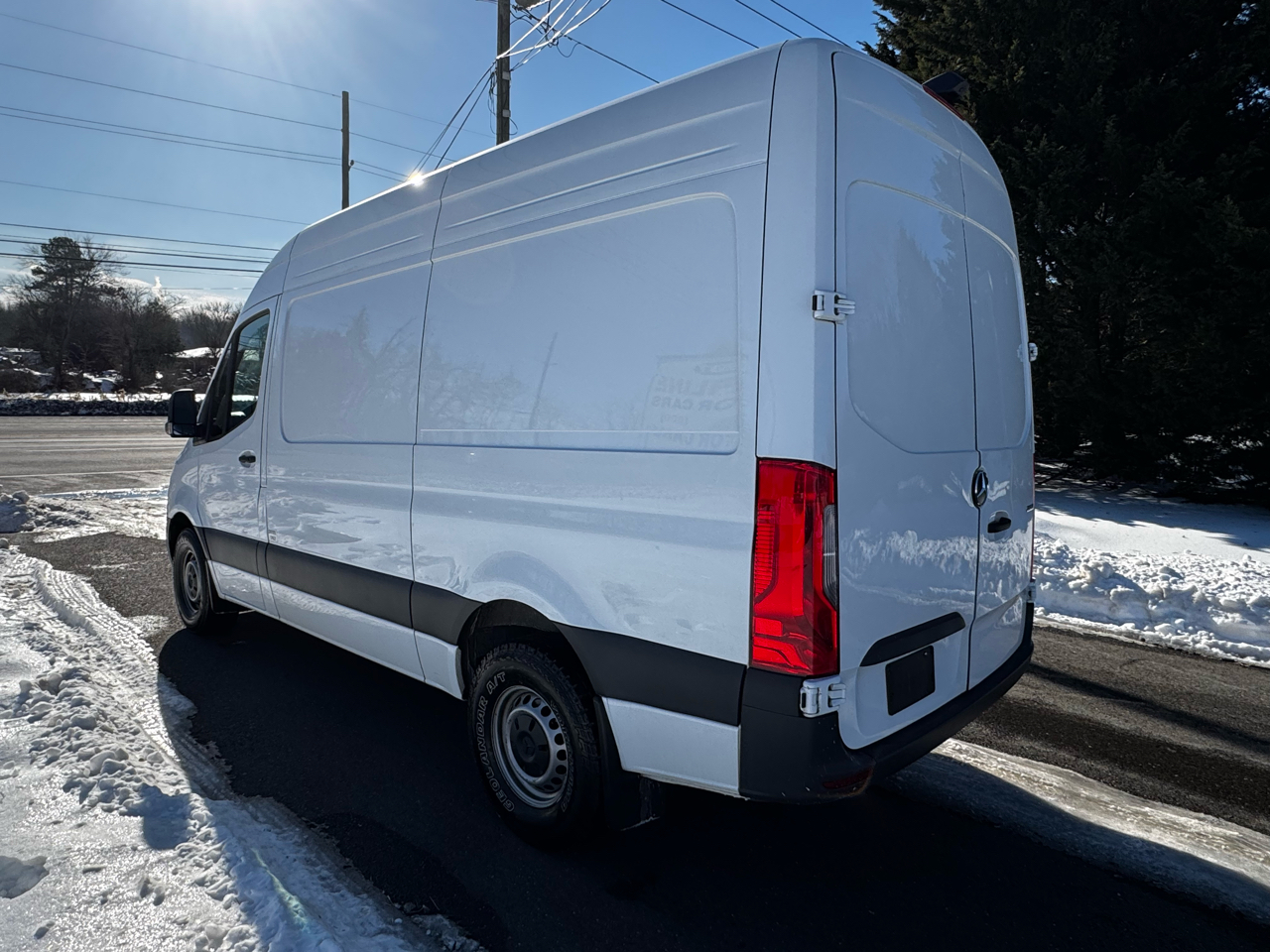 Mercedes-Benz Sprinter Cargo Van 2500 Standard Roof I4 Diesel 144" RWD 2025