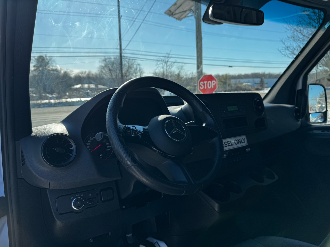 Mercedes-Benz Sprinter Cargo Van 2500 Standard Roof I4 Diesel 144" RWD 2025