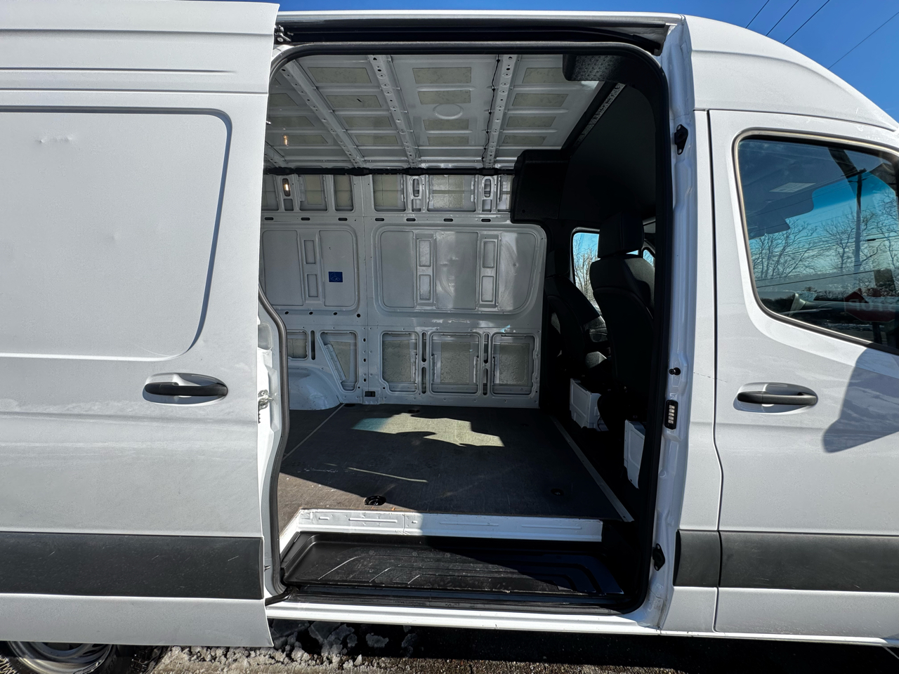 Mercedes-Benz Sprinter Cargo Van 2500 Standard Roof I4 Diesel 144" RWD 2025