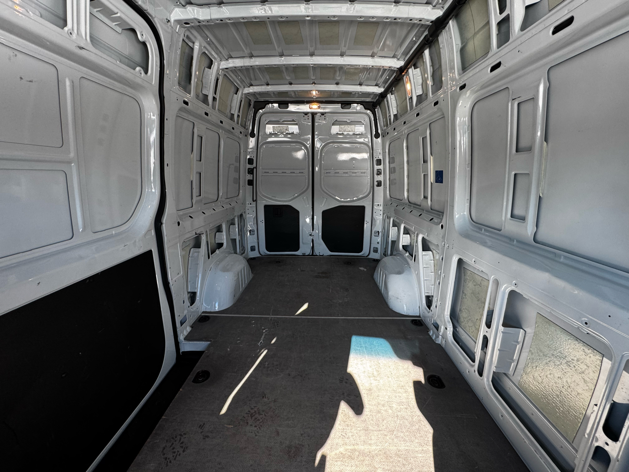 Mercedes-Benz Sprinter Cargo Van 2500 Standard Roof I4 Diesel 144" RWD 2025