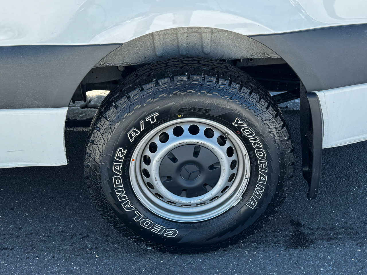 Mercedes-Benz Sprinter Cargo Van 2500 Standard Roof I4 Diesel 144" RWD 2025