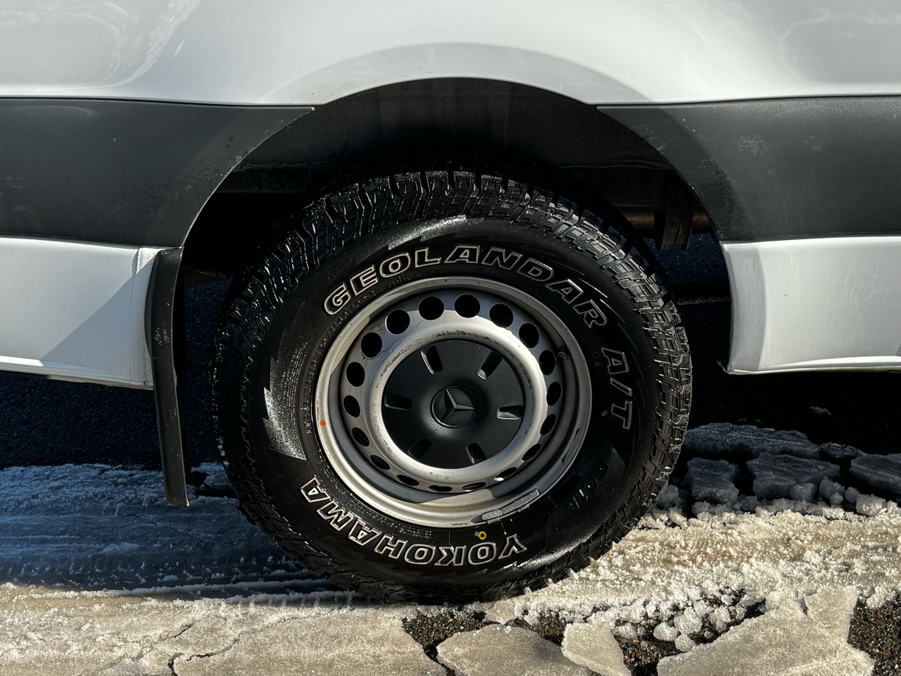 Mercedes-Benz Sprinter Cargo Van 2500 Standard Roof I4 Diesel 144" RWD 2025