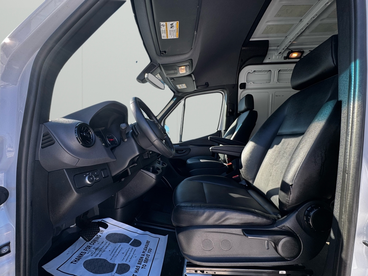 Mercedes-Benz Sprinter Cargo Van 2500 Standard Roof I4 Diesel 144" RWD 2025