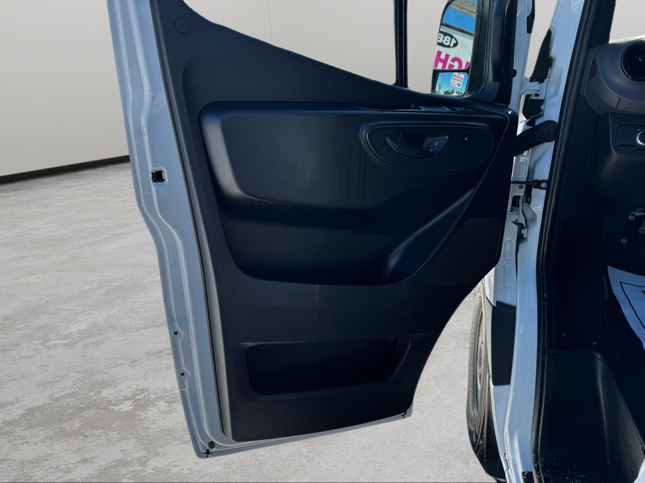 Mercedes-Benz Sprinter Cargo Van 2500 Standard Roof I4 Diesel 144" RWD 2025