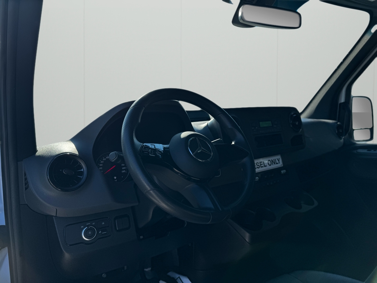 Mercedes-Benz Sprinter Cargo Van 2500 Standard Roof I4 Diesel 144" RWD 2025